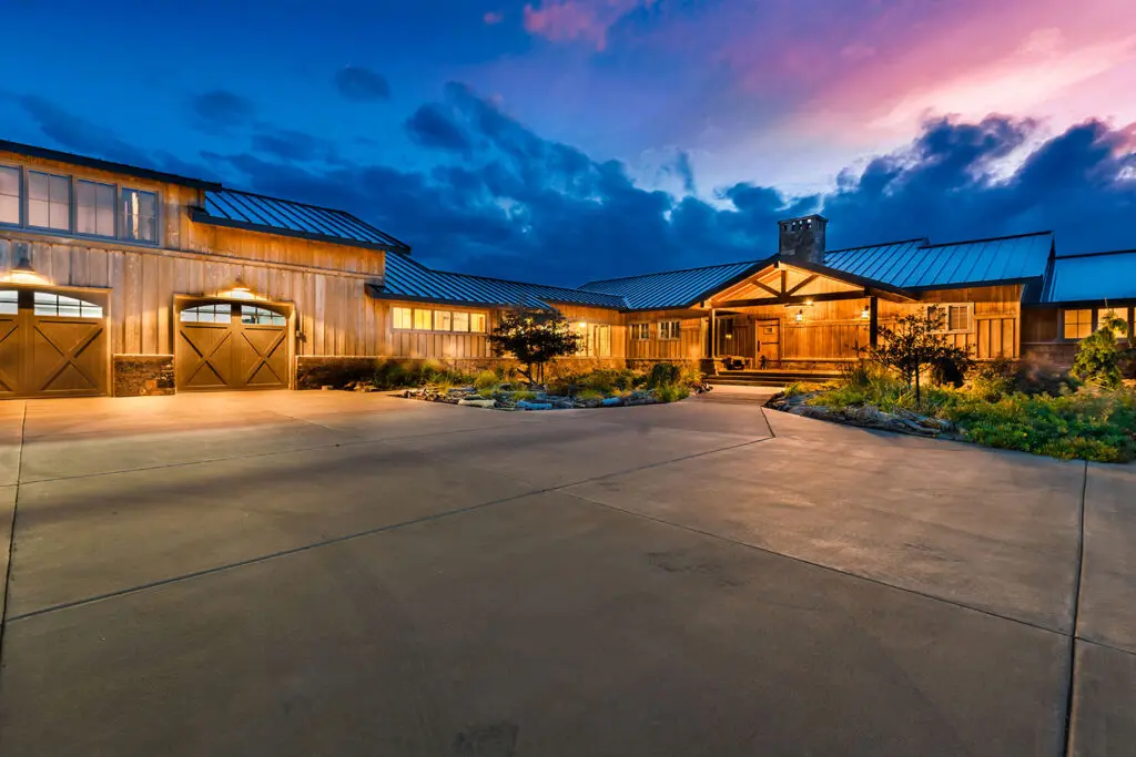 Luxury-Barndominium-with-Concrete-Driveway-and-Interior-Flooring