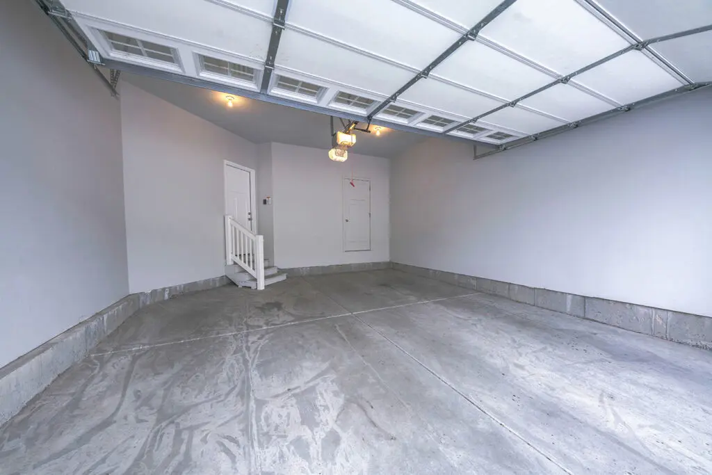 Residential-Garage-with-Concrete-Floor